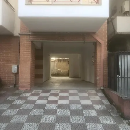 Rem One Bedroom Apartment *