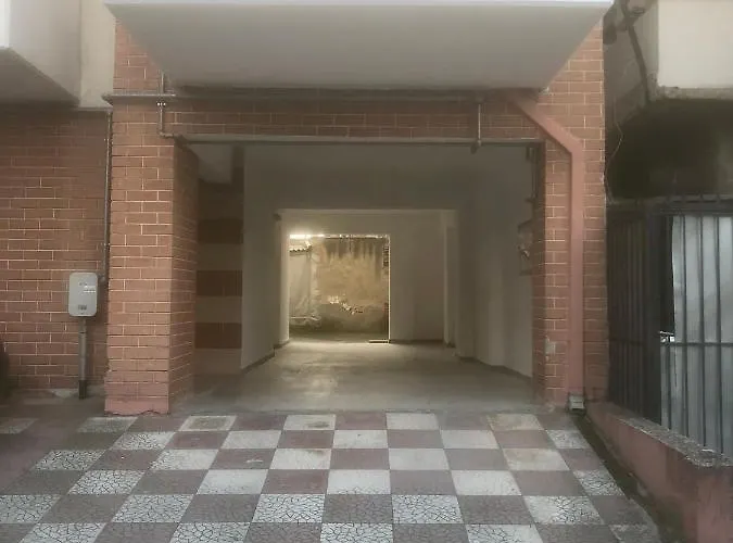 Rem One Bedroom Apartment *